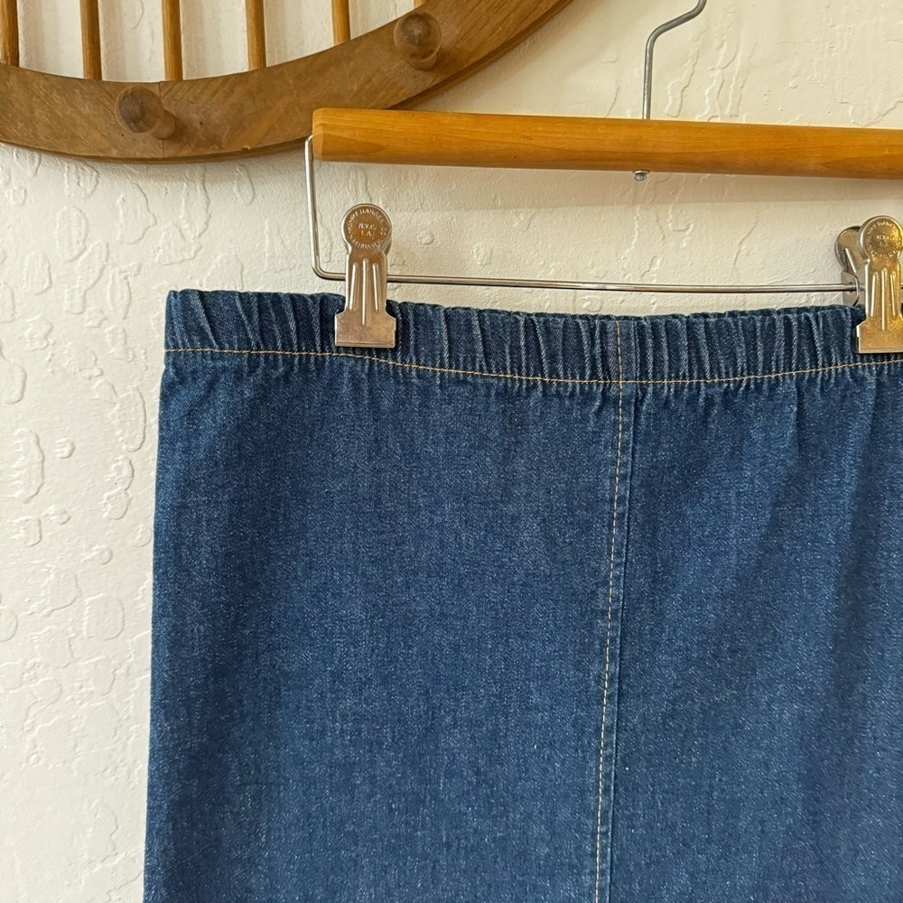 Denim Frayed Hem Line Knee Length Mini Pull On Elastic Waist Stretch Denim Skirt - Picture 3 of 6